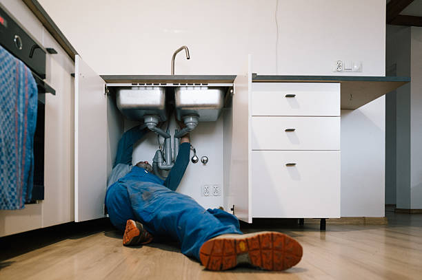 Professional Emergency Plumber technician working in Hiram, GA